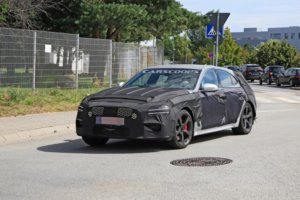 2022 جينيسيس g70 بلاتينيوم 