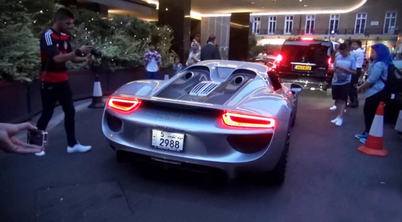 شيخة كويتية صاحبة أول بورش 918 سبايدر معدلة