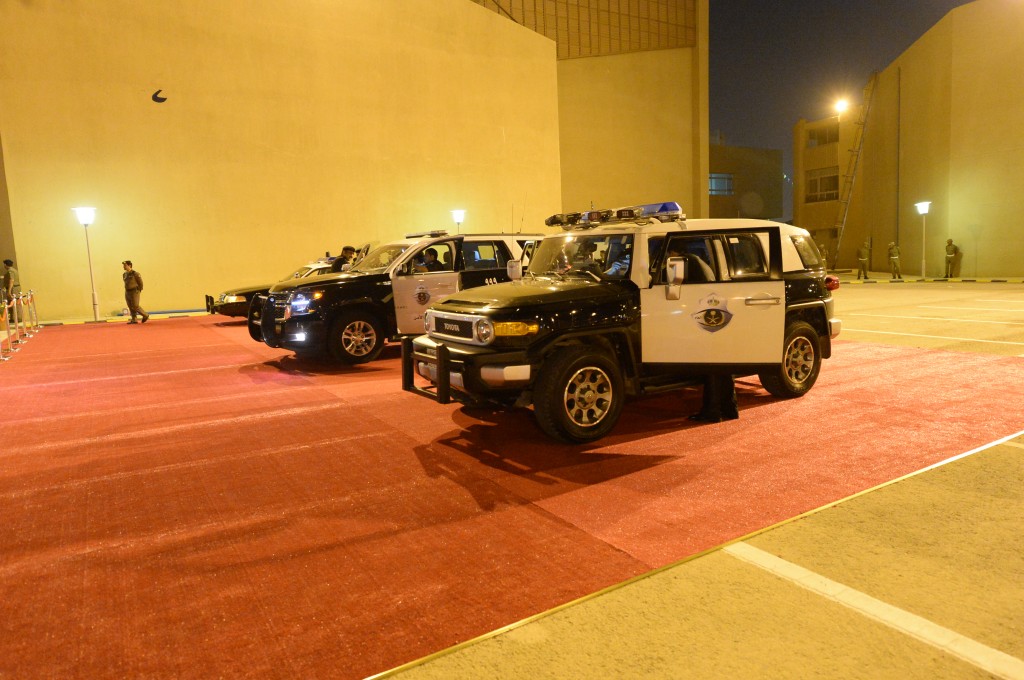 شرطة الرياض تلقي القبض على سارقي مركبات من نوع ايسوزو